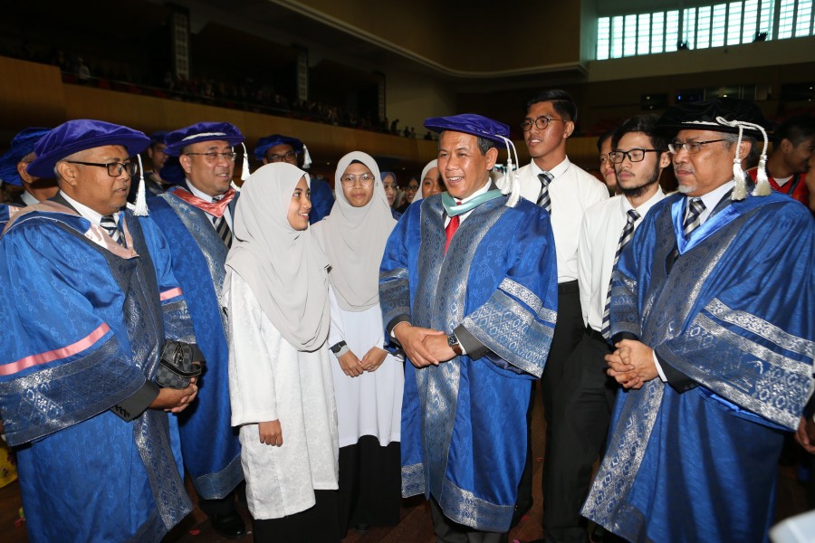 The Negeri Sembilan Menteri Besar urge students to upgrade ...