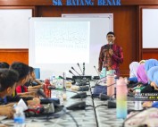 Sahmura Seni USIM Lestari Bakat Seni Khat di SK Batang Benar