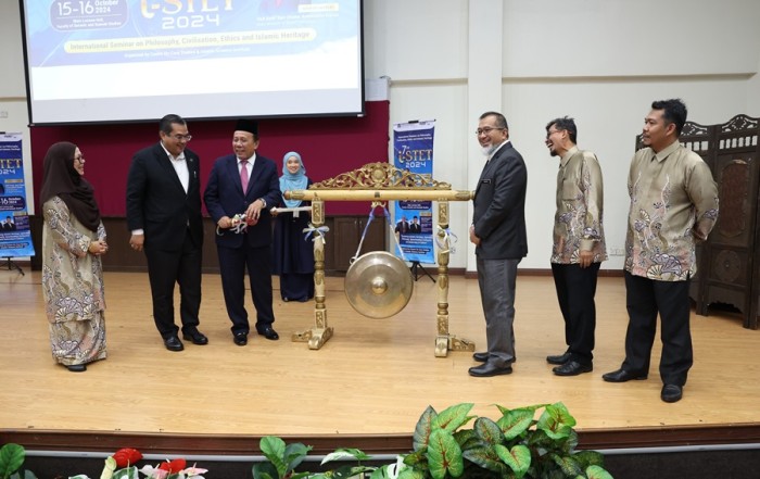 Tingkatkan Peradaban: Seminar Antarabangsa i-STET 2024 USIM Buka Ruang Perkongsian Ilmu Dan Warisan Islami