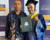 Banjir Tidak Mematahkan Semangat Nabila Untuk Hadir Ke Konvokesyen Meraikan Kejayaan