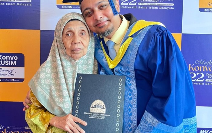 Tak kenal erti menyerah, Ahmad Feroz raih Ijazah pada usia 41 tahun