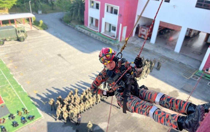 Latihan Abseiling dan Keyakinan Diri Mantapkan Kecergasan Tempur Pegawai Kadet PALAPES USIM