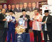 USIM perkasa agenda ilmu Halal Negara, lancar buku rujukan baharu di SEHALWA 2025