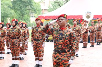 67 mahasiswa ditauliah Pegawai Bomba Bantuan Kor Siswa dalam Majlis Pentauliahan 2025
