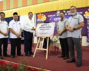 USIM Santuni Komuniti: 150 Sukarelawan Jayakan Program Sekolah Angkat MADANI di SMAN