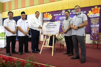 USIM Santuni Komuniti: 150 Sukarelawan Jayakan Program Sekolah Angkat MADANI di SMAN
