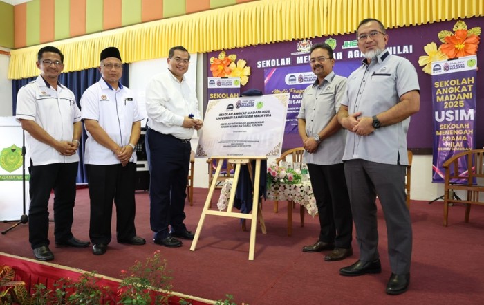 USIM Santuni Komuniti: 150 Sukarelawan Jayakan Program Sekolah Angkat MADANI di SMAN