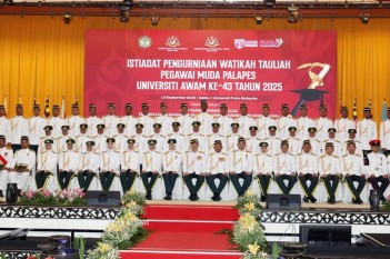 39 Pegawai Kadet PALAPES USIM ditauliah Dalam Istiadat Perbarisan Pentauliahan Diraja dan Pengurniaan Watikah Tauliah Pegawai Kadet PALAPES Universiti Awam Ke-43