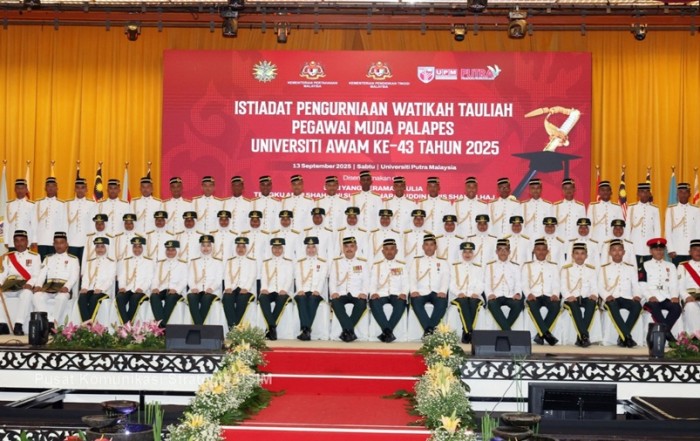 39 Pegawai Kadet PALAPES USIM ditauliah Dalam Istiadat Perbarisan Pentauliahan Diraja dan Pengurniaan Watikah Tauliah Pegawai Kadet PALAPES Universiti Awam Ke-43