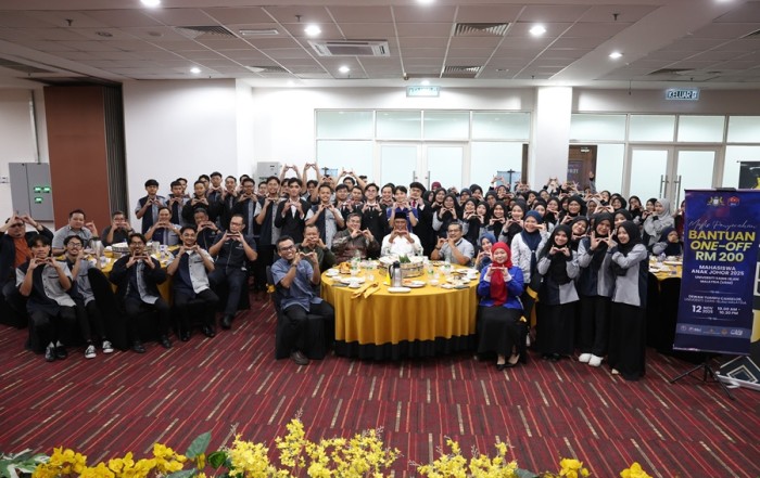 MAJU Santuni Lebih 4,000 Mahasiswa: USIM Jadi Tuan Rumah Majlis Penyerahan Bantuan One-Off Anak Johor 2025