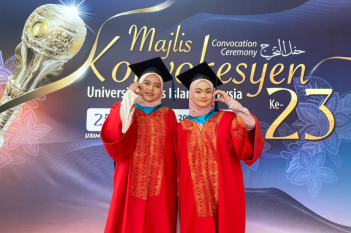 Sembilan Tahun Sejalan: Dua Sahabat Tamatkan Pengajian Bioteknologi Makanan di USIM