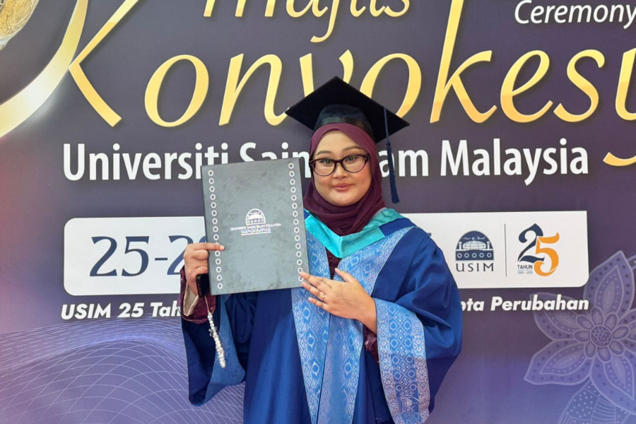 Dialisis Bukan Penghalang: Aliaa Genggam Ijazah Dengan Kekuatan Luar Biasa