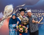 Qusyairash terima Anugerah Khas Keusahawanan Universiti