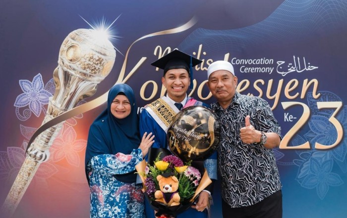 Qusyairash terima Anugerah Khas Keusahawanan Universiti